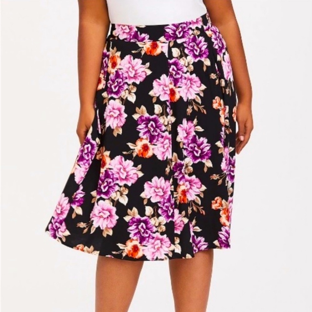 Torrid Floral Skirt 💃🏻
